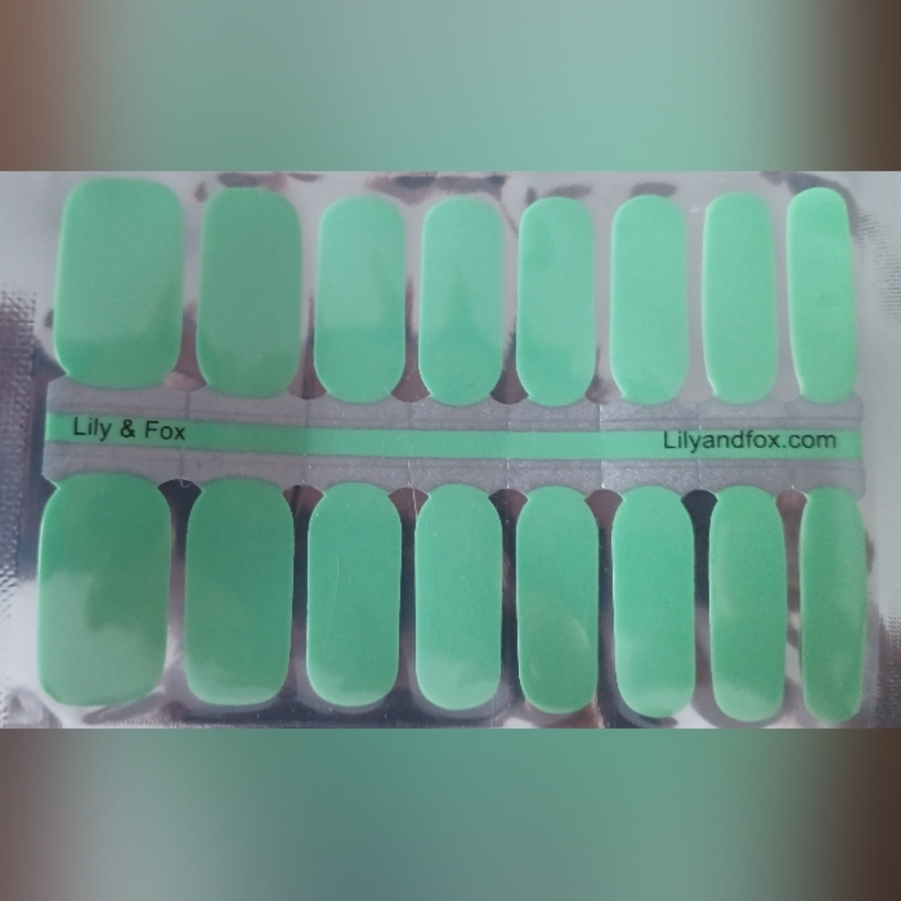 Lily & Fox nail wraps- Light green